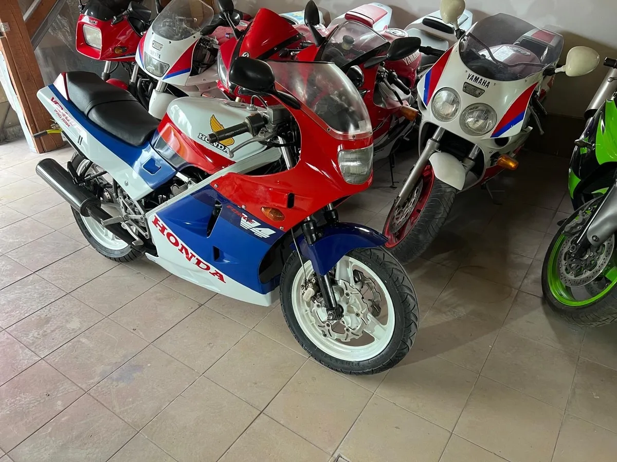 Honda vfr400 - Image 2