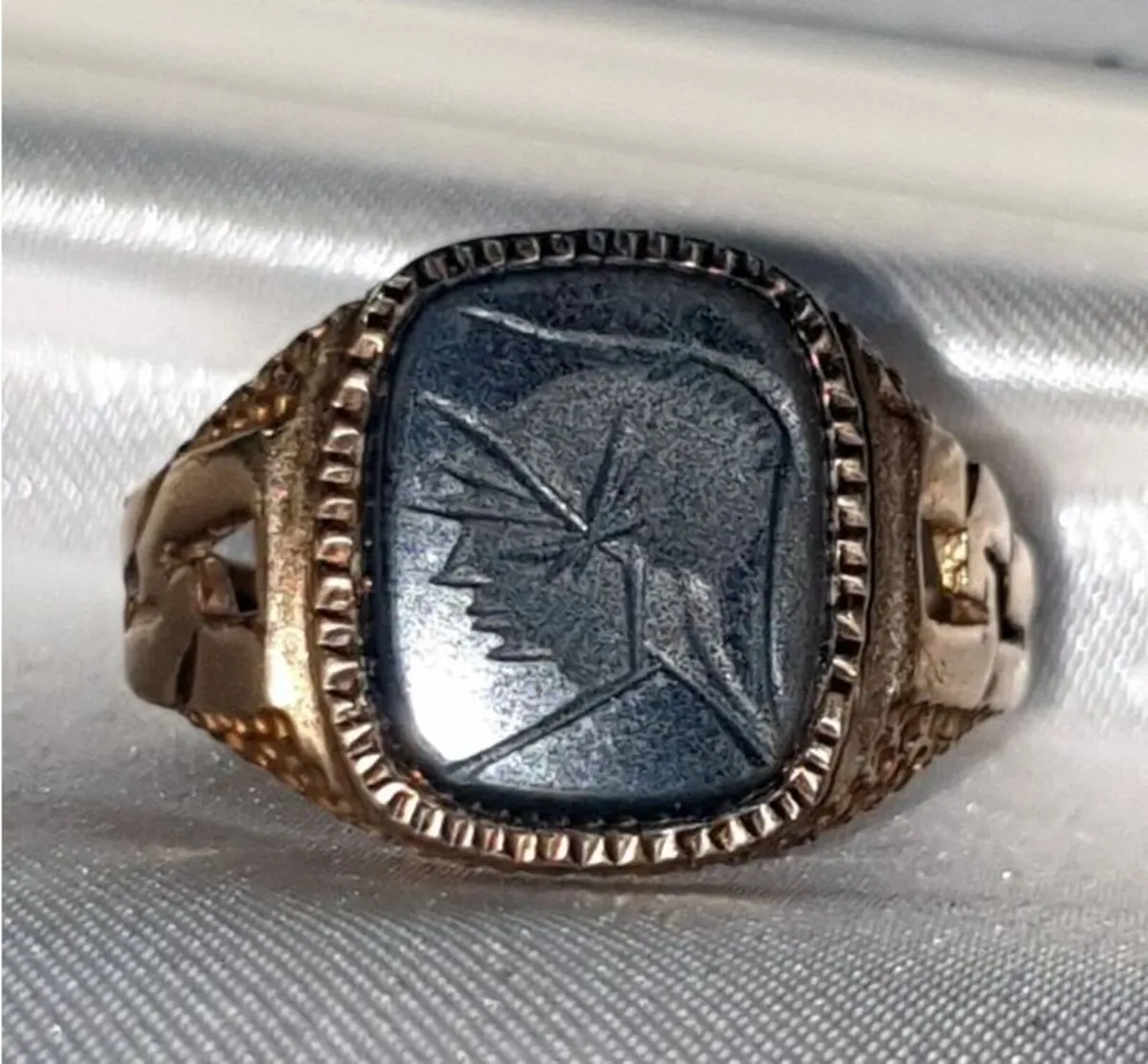 Vintage 9ct Gold Men’s Signet Ring - Image 1