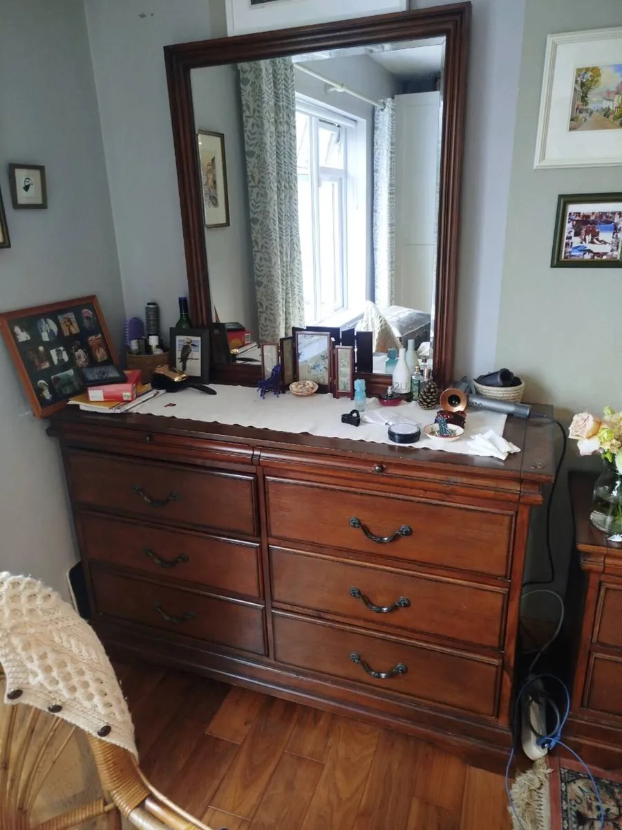 Bedroom furniture - Image 1