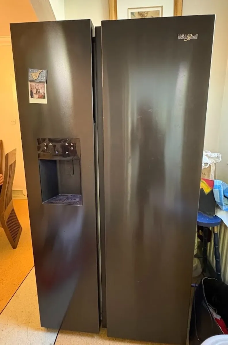 Whirlpool 2 Door Plumed Fridge / Freezer - Image 1