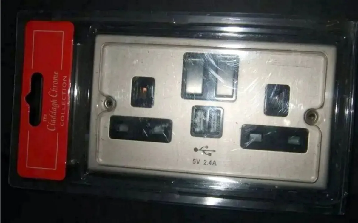 Claddagh Chrome Twin 13A Socket with Dual USB Port - Image 4