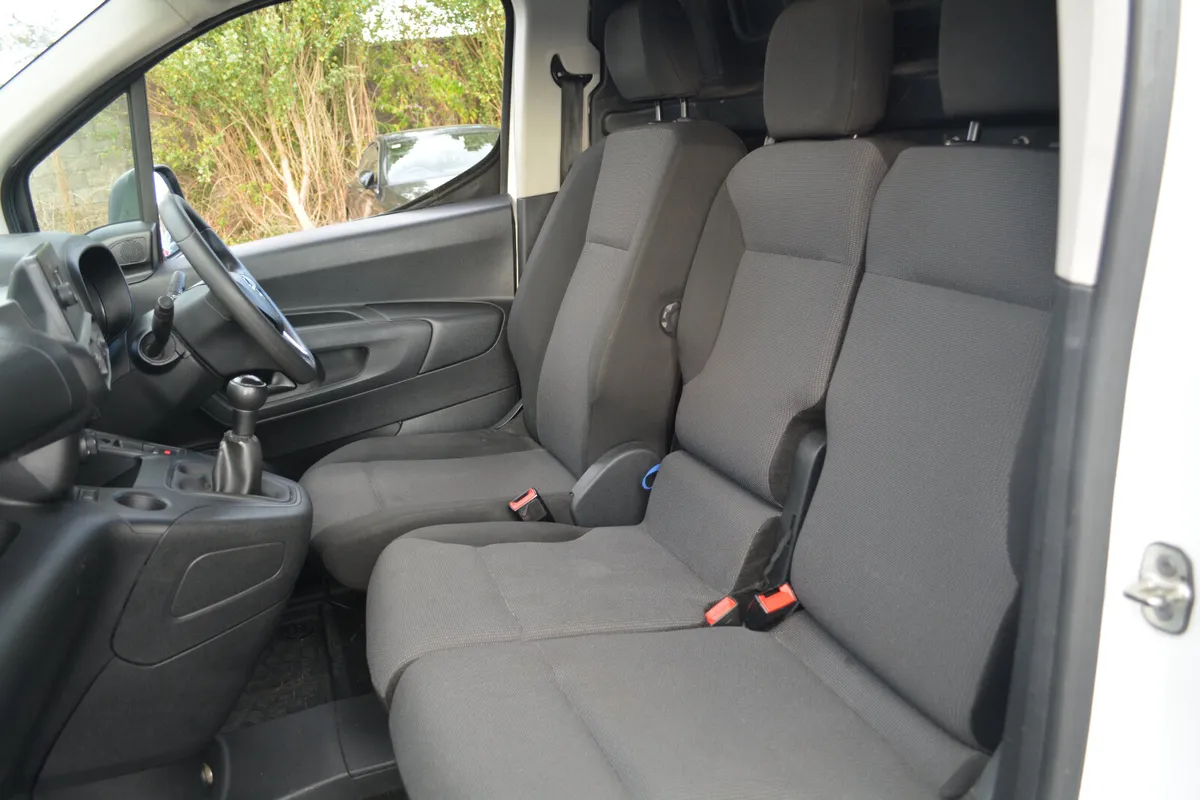 Opel Combo - 3 seat - Dealer Service History - Image 3