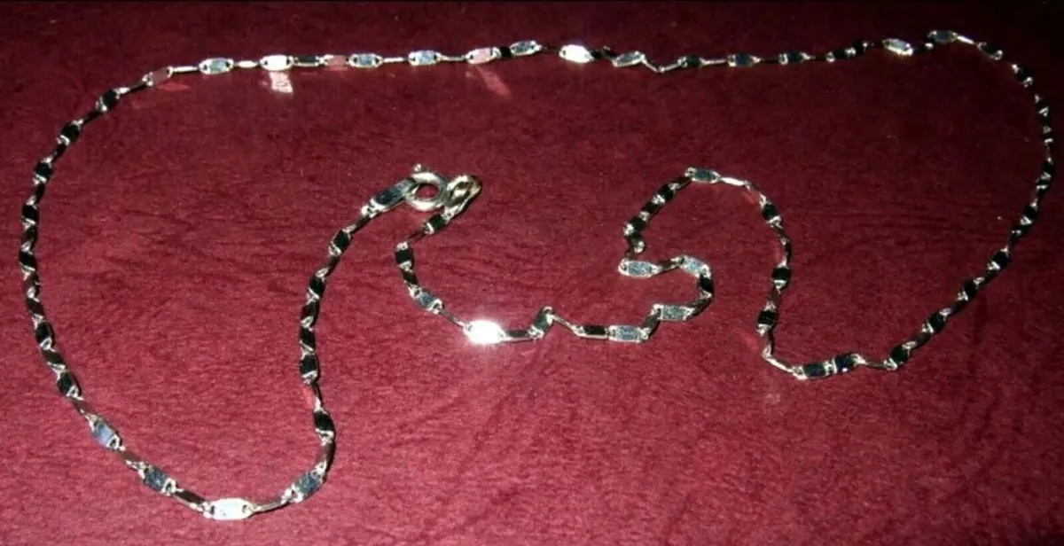 Vintage 9ct White Gold Necklace-Unisex - Image 3