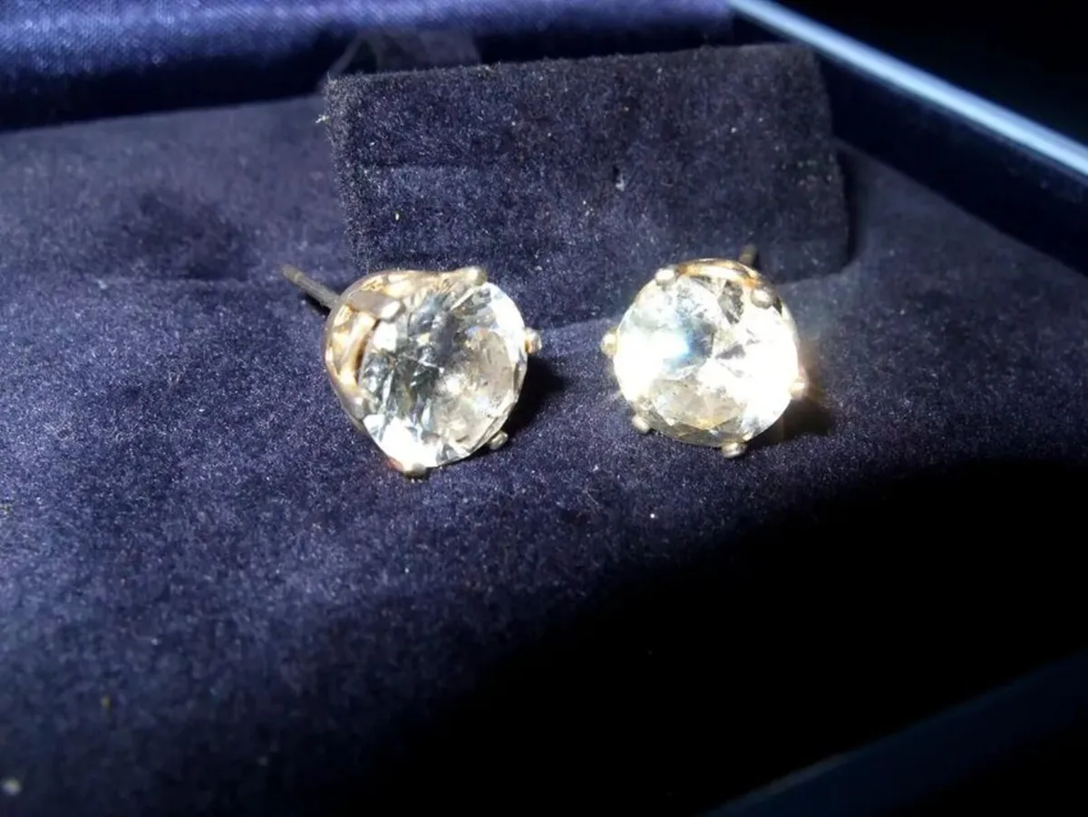 Pristine Sterling Silver Solitaire Stud Earrings - Image 4
