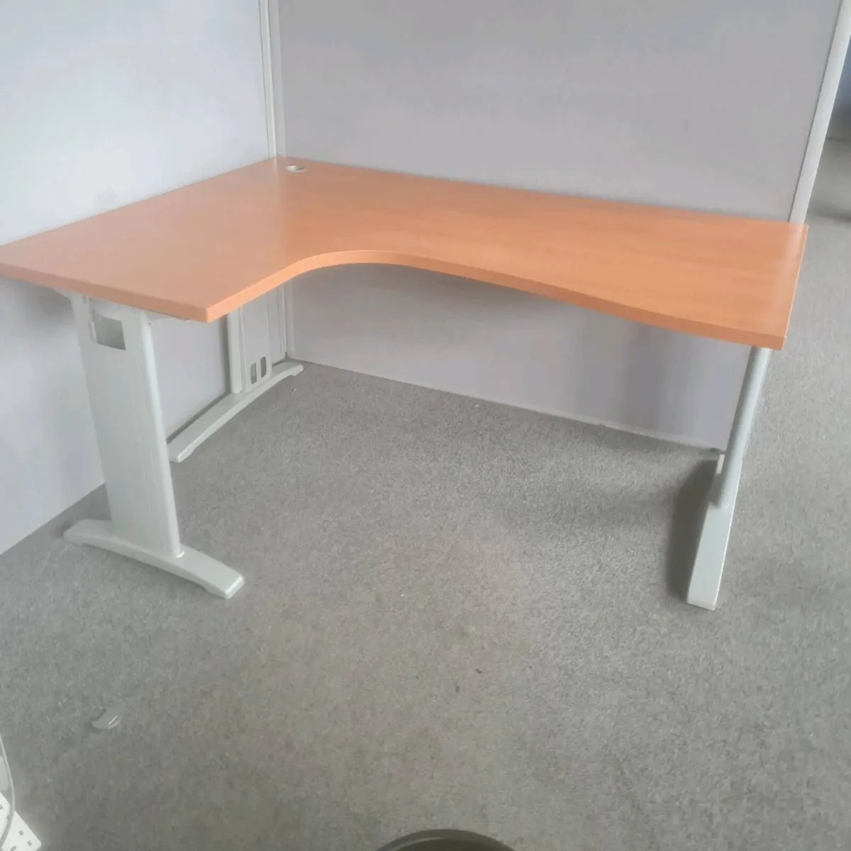Managers corner office desks - Image 1