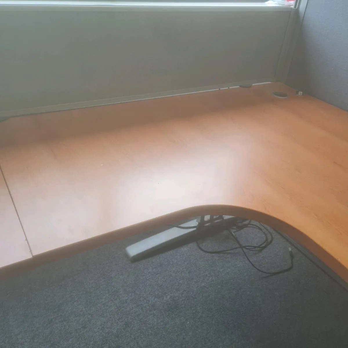 Managers corner office desks - Image 4