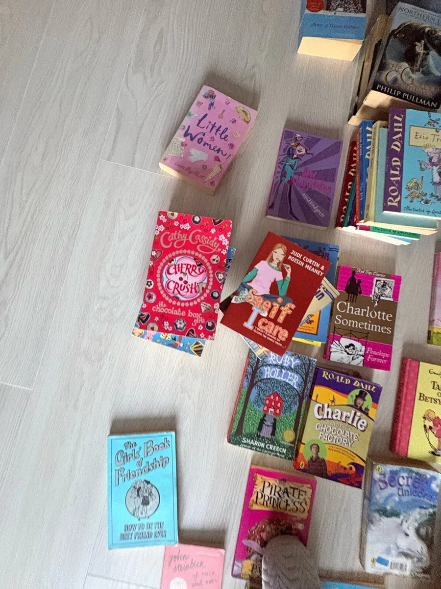 Children & young adults books . - Image 3