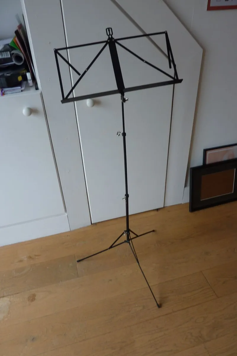 Music stand