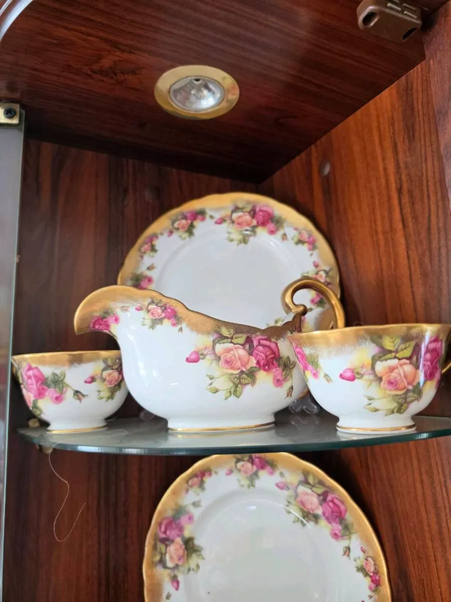A huge collection of royal Chelsea gold - Image 4