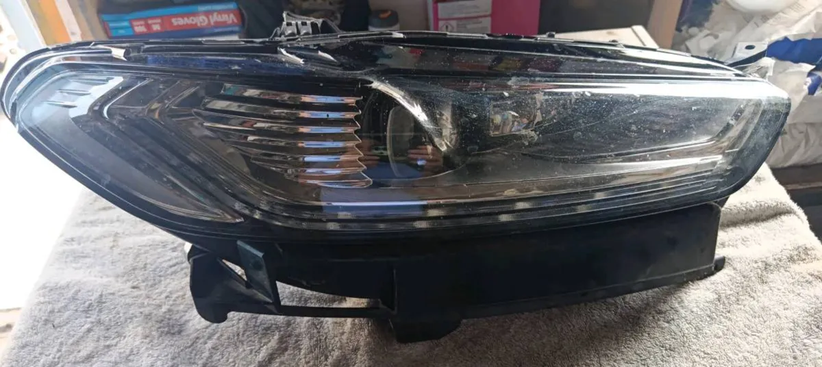 2015 ford Mondeo Titanium headlight - Image 1