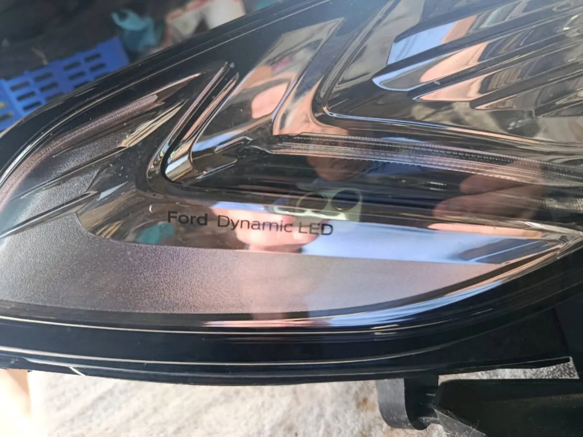 2015 ford Mondeo Titanium headlight - Image 2
