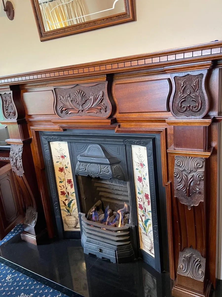 Built in units, couches, fireplace - Image 3