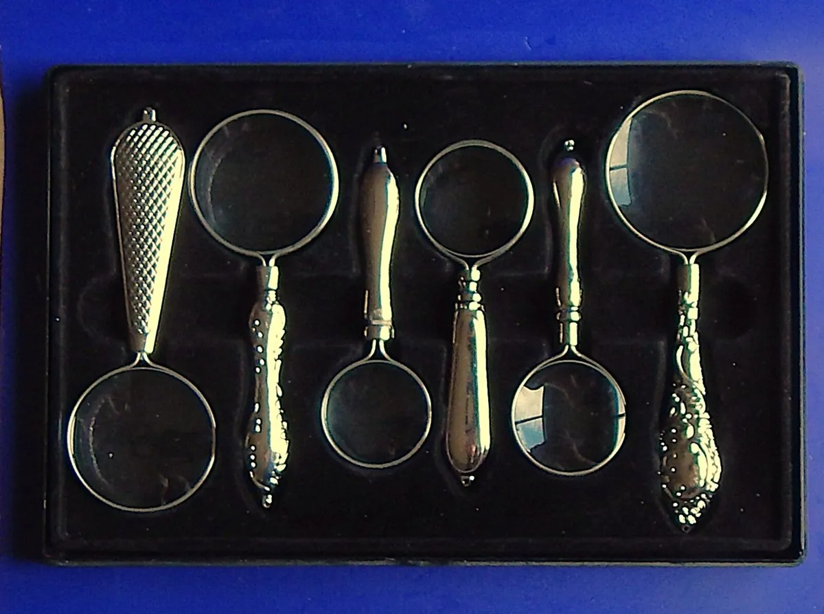 Boxed Set of Magnifying Glasses in Various Sizes - Image 1