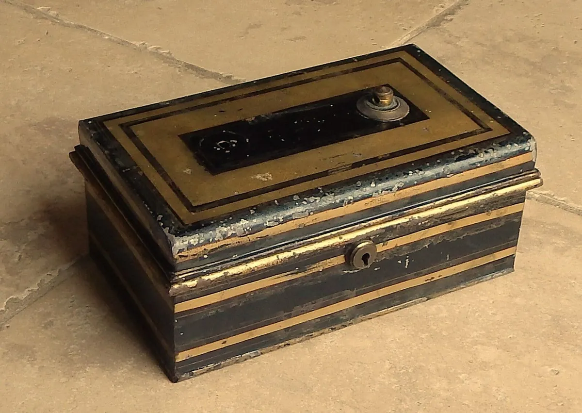 Vintage Knowles & Son Metal Cash Box - Image 1