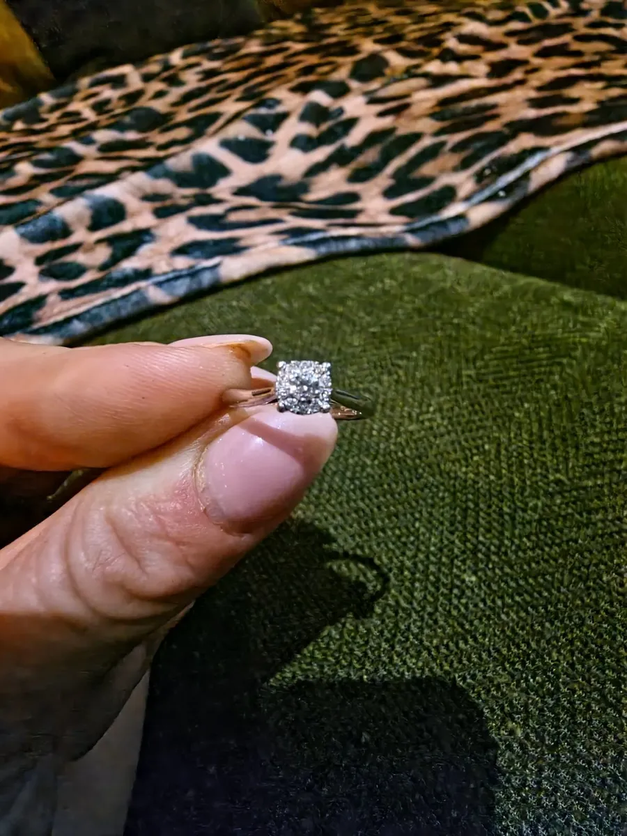 WHITE GOLD DIAMOND RING SIZE N - Image 1