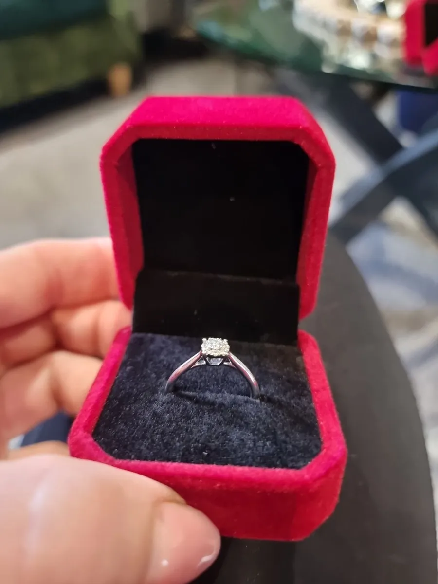 WHITE GOLD DIAMOND RING SIZE N - Image 3