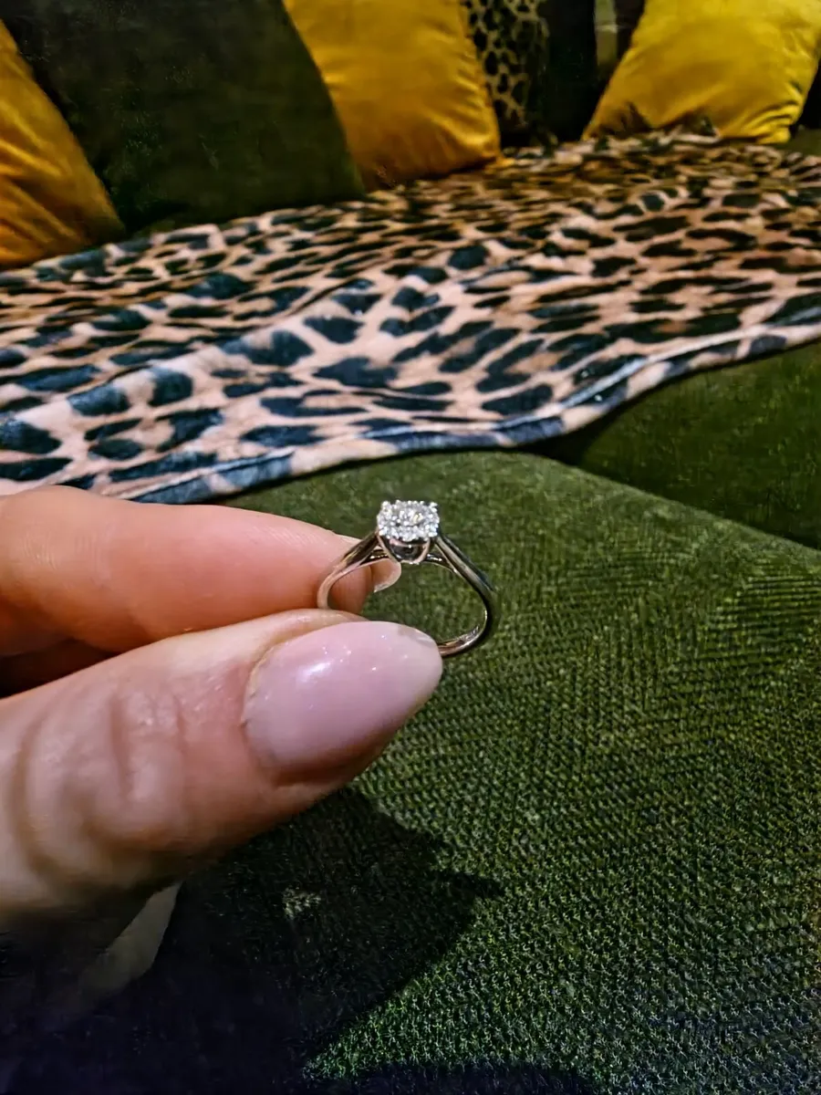 WHITE GOLD DIAMOND RING SIZE N - Image 4