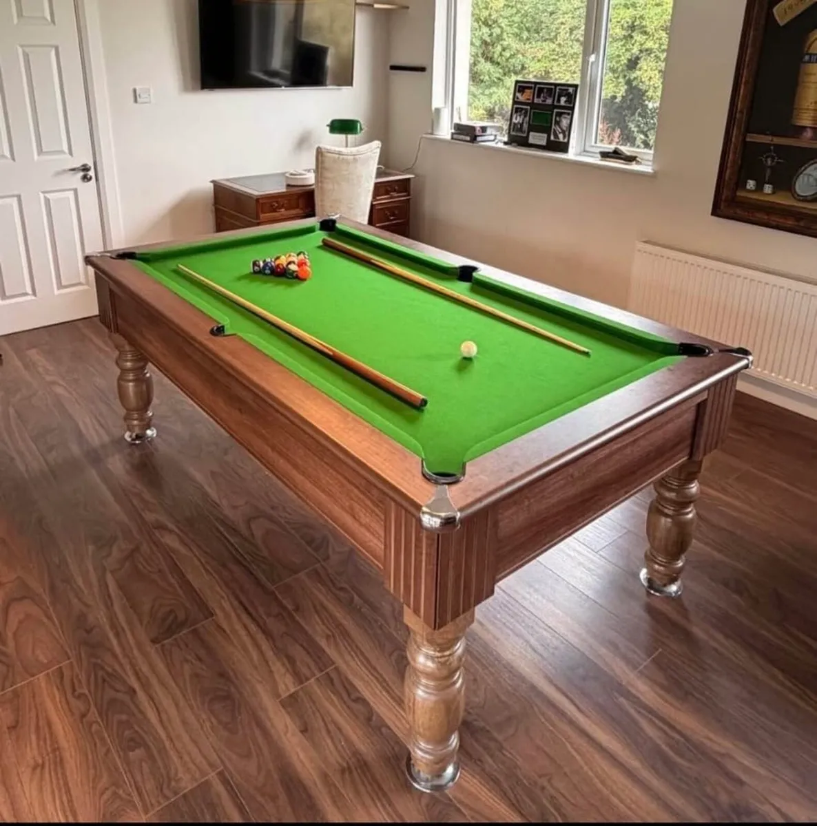 Pool table - Image 1