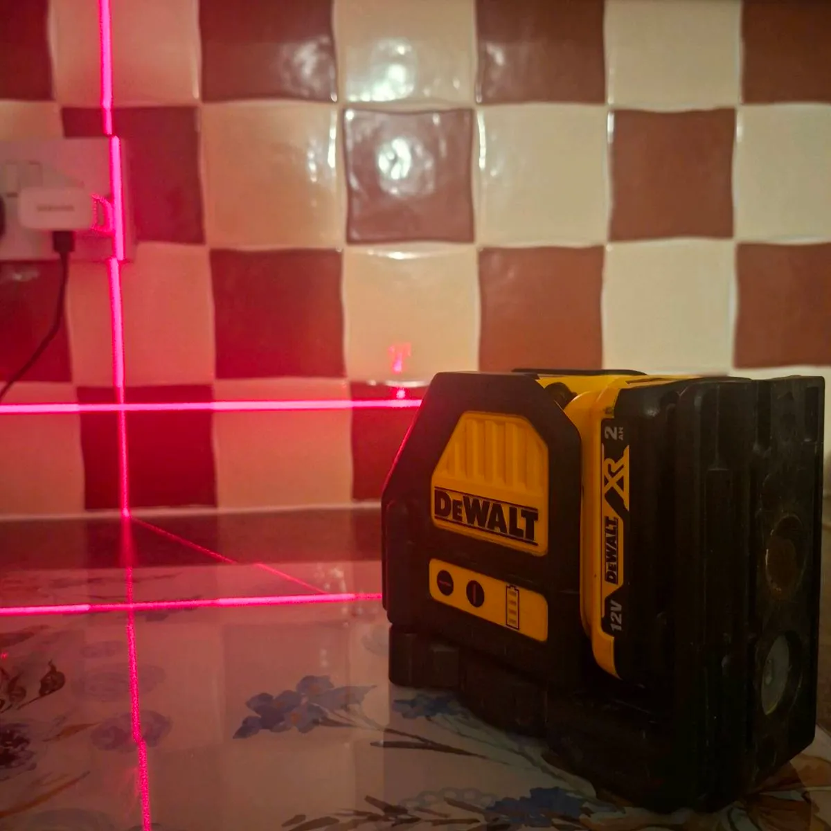 Dewalt 12v XR laser level - Image 1