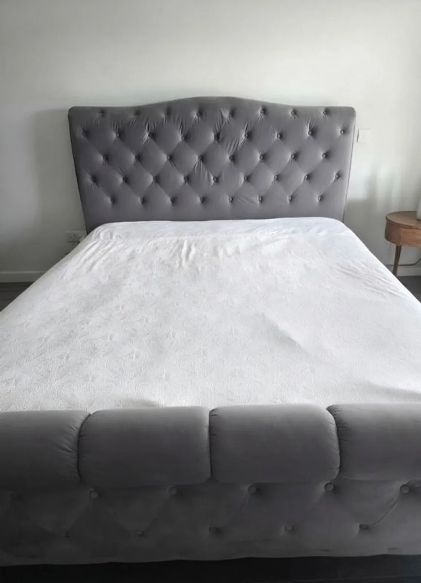 Super king bed. - Image 1