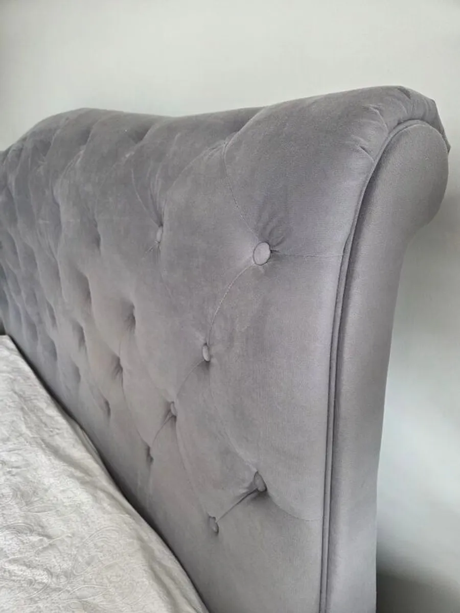 Super king bed. - Image 3