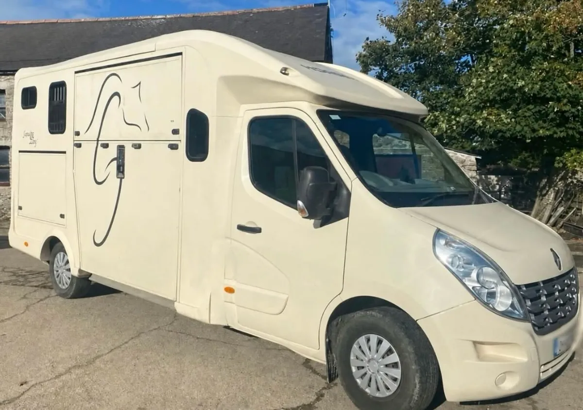 Renault Master 3.5 Tonne Horse Van - Image 1