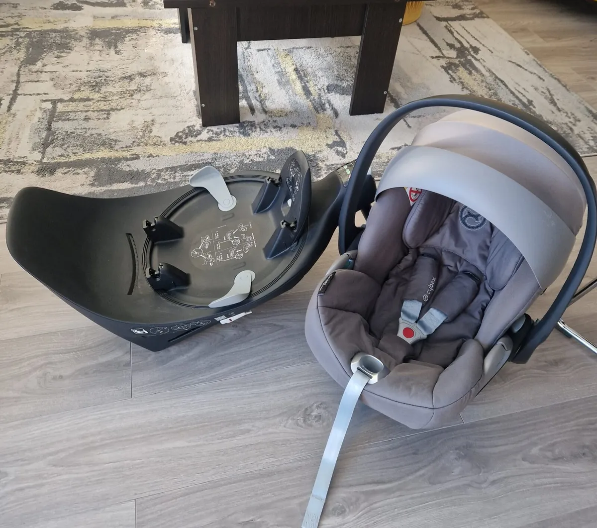 SPOTLESS Cybex car seat, 360 rotating Isofix base - Image 4