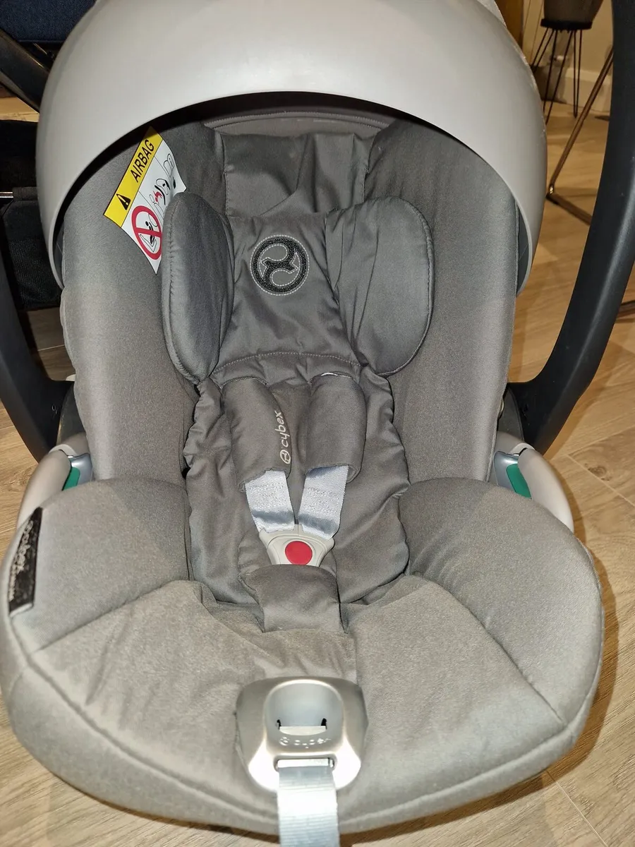 SPOTLESS Cybex car seat, 360 rotating Isofix base - Image 2