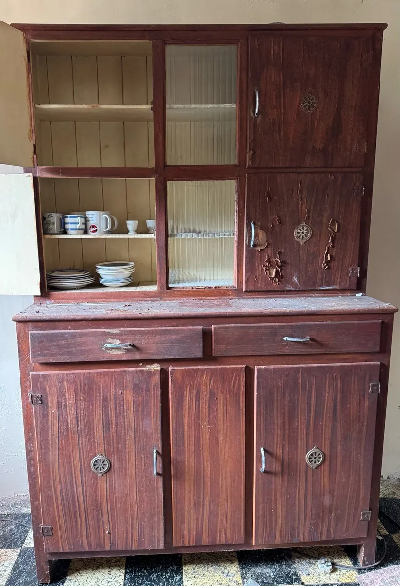 Old-style pine kitchen dresser. - Image 1