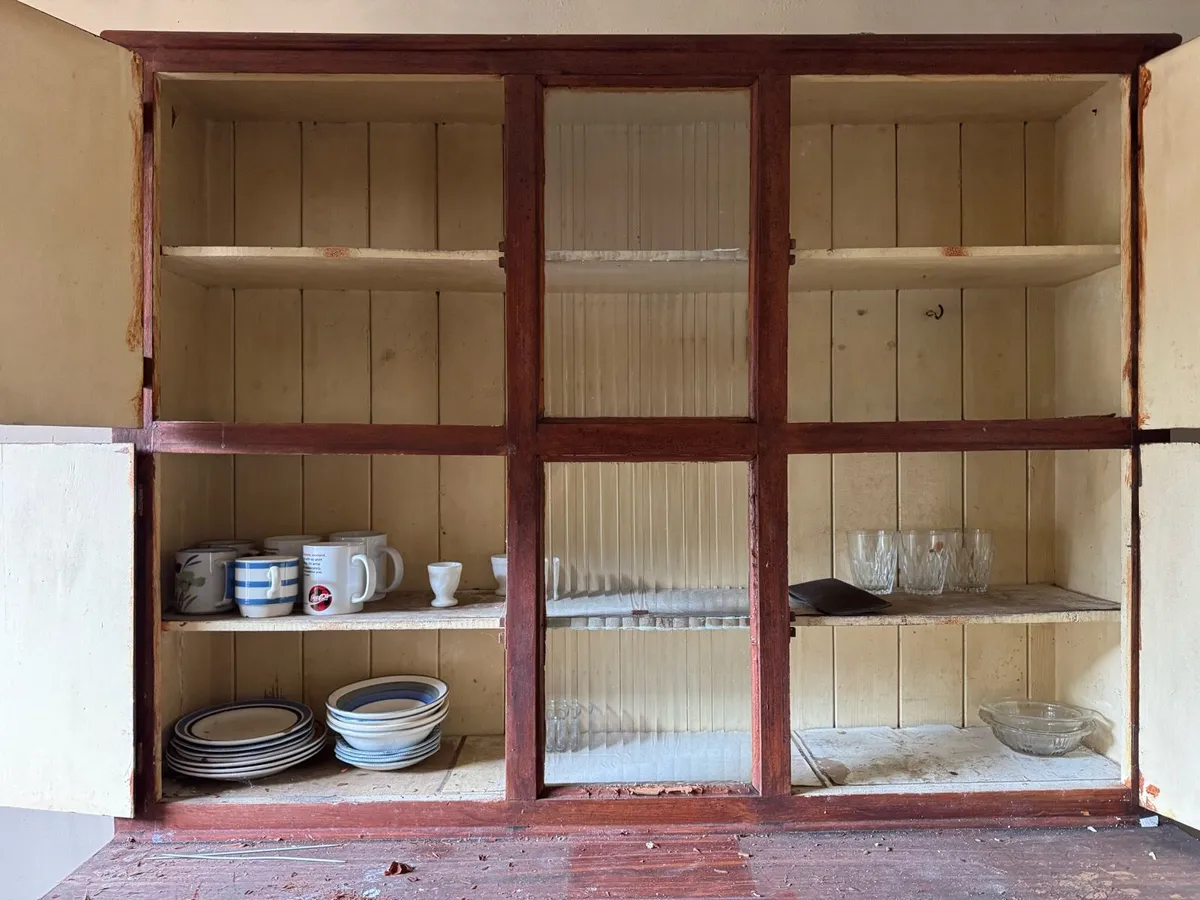 Old-style pine kitchen dresser. - Image 2
