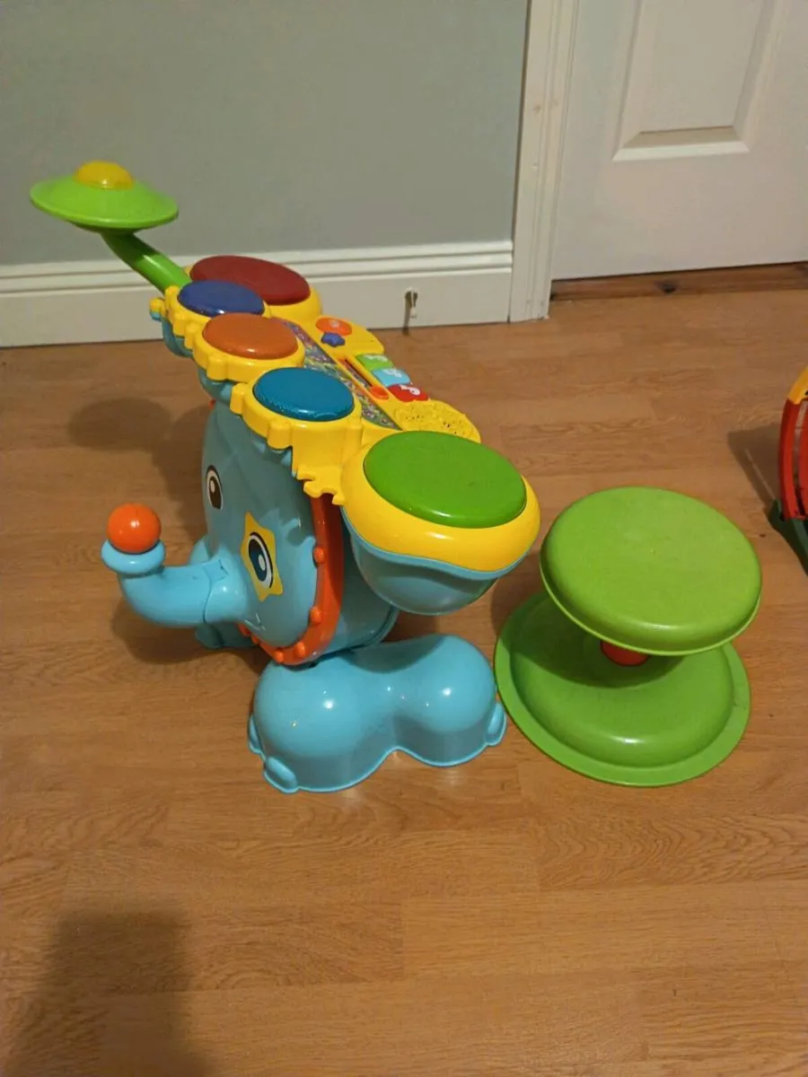 VTech Safari Sounds Drums musical activity toy - Image 1
