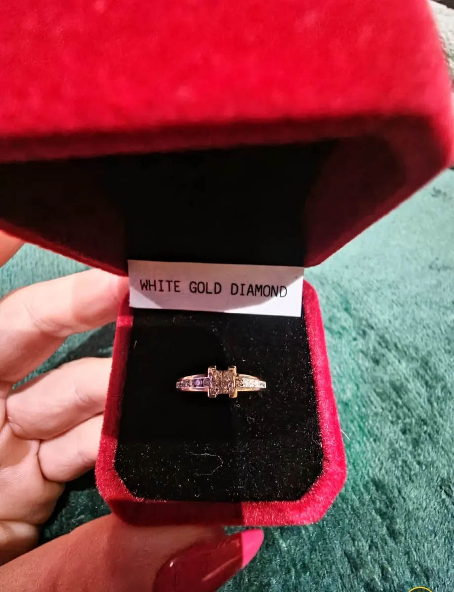 WHITE GOLD DIAMOND RING SIZE N - Image 4