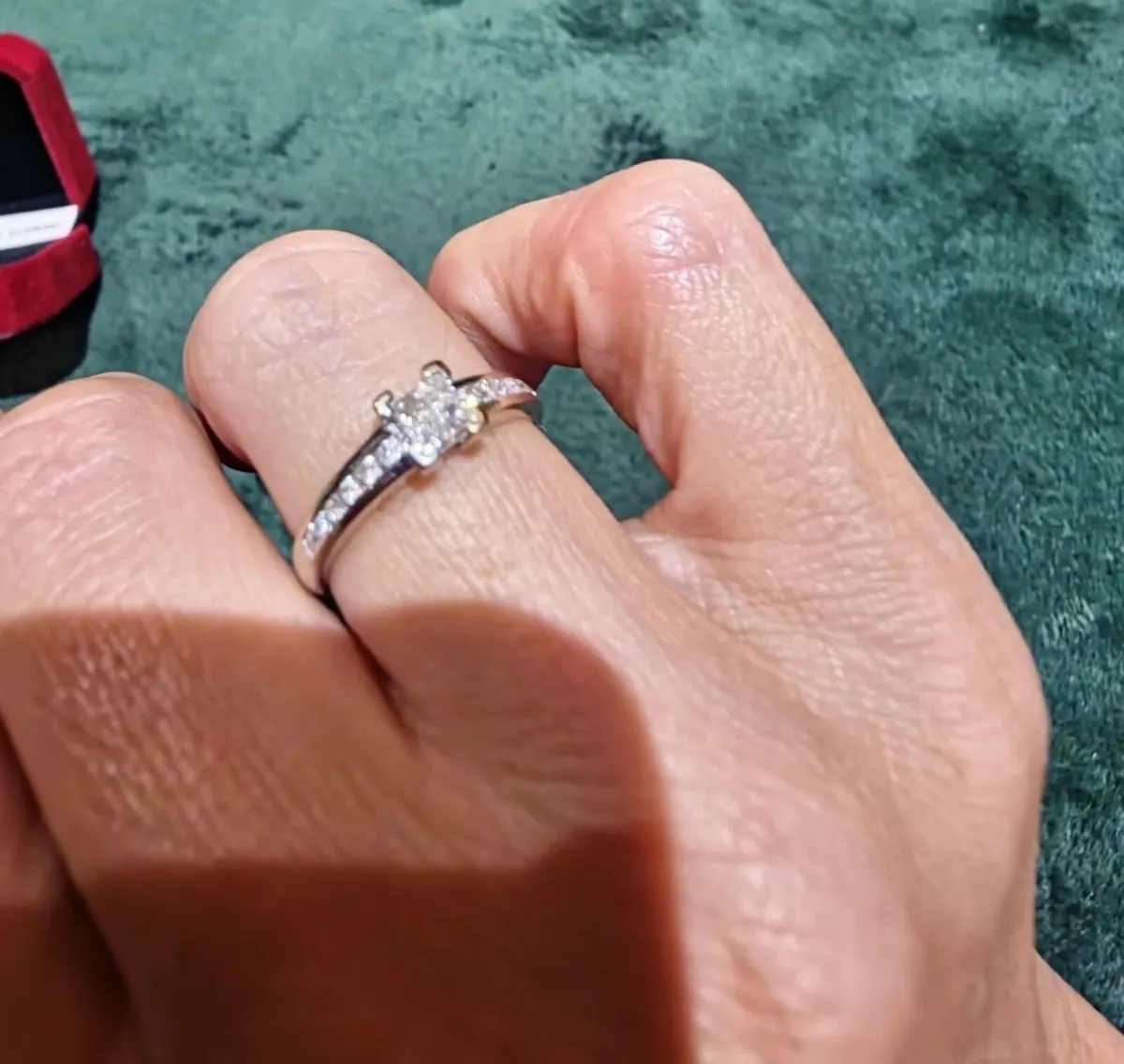 WHITE GOLD DIAMOND RING SIZE N - Image 2