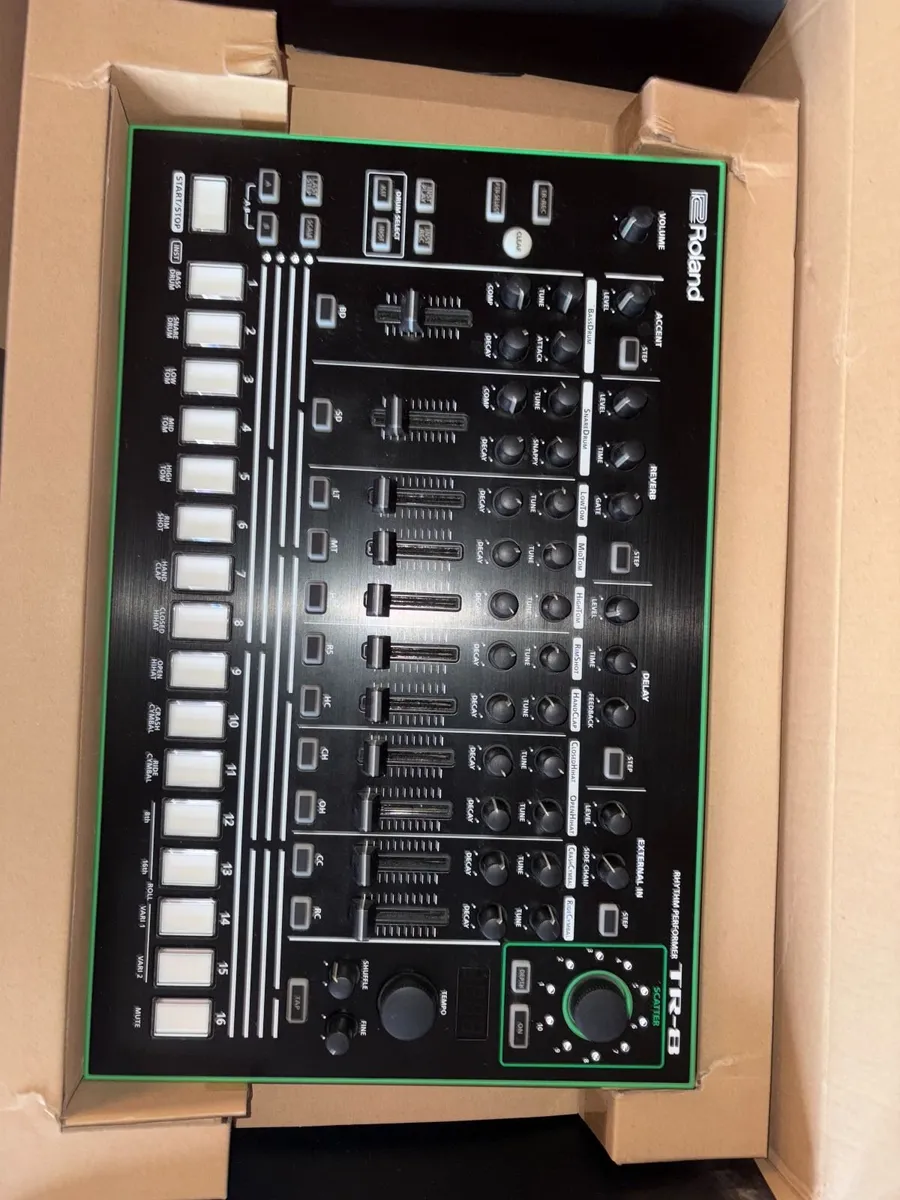roland-tr-8 rhythm performer drum machine - Image 2