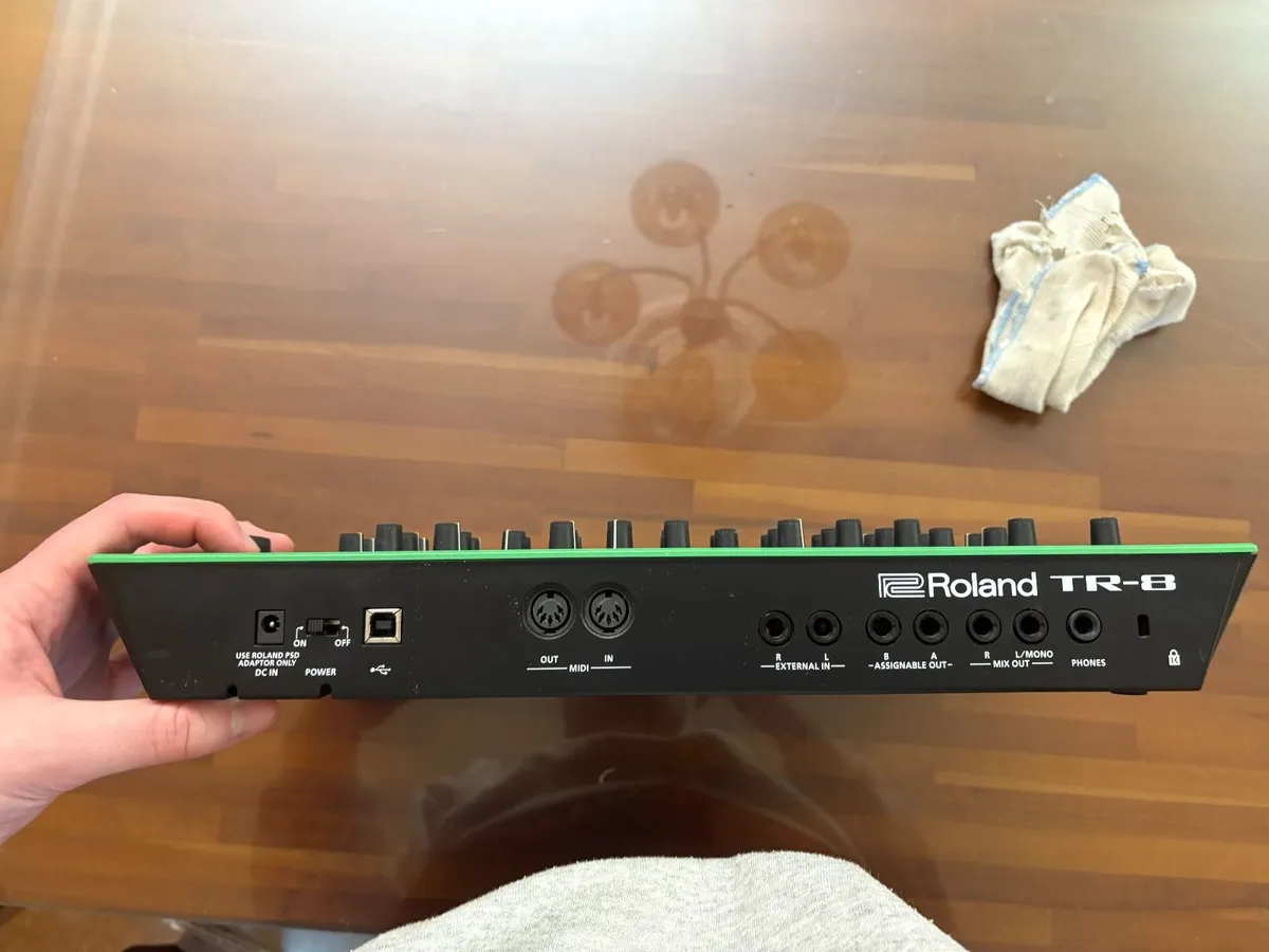 roland-tr-8 rhythm performer drum machine - Image 3