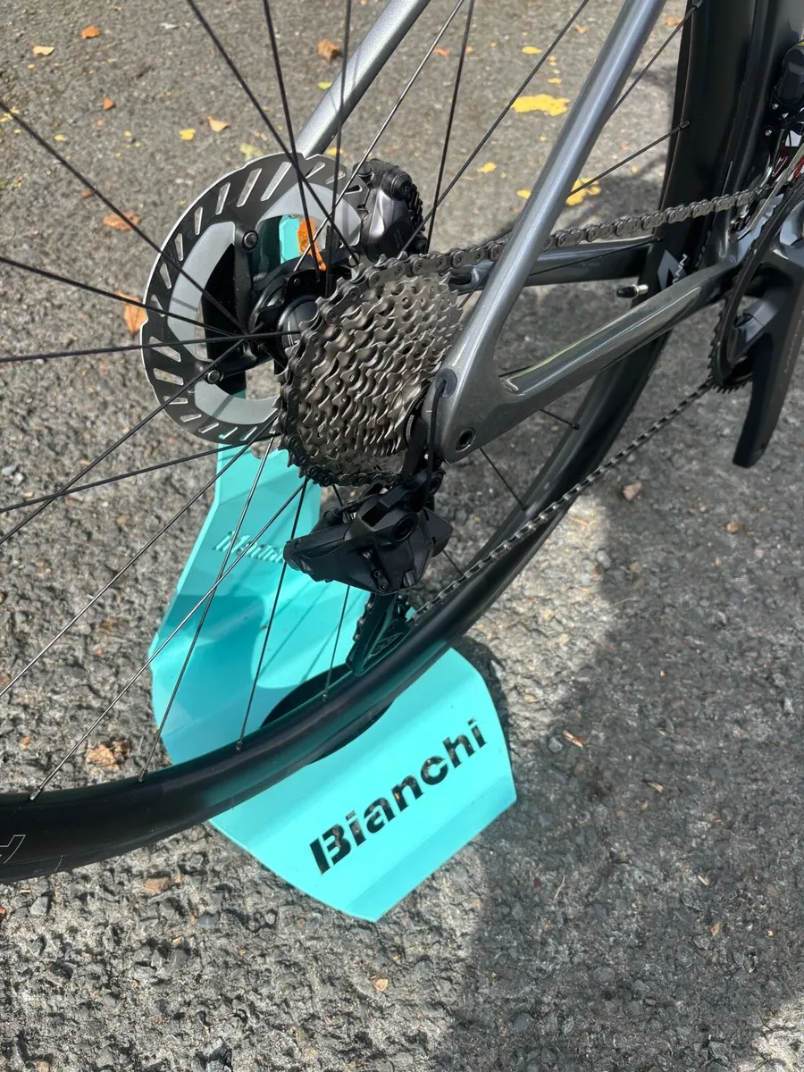 Bianchi Specialisma Ultegra DI2 - Image 3