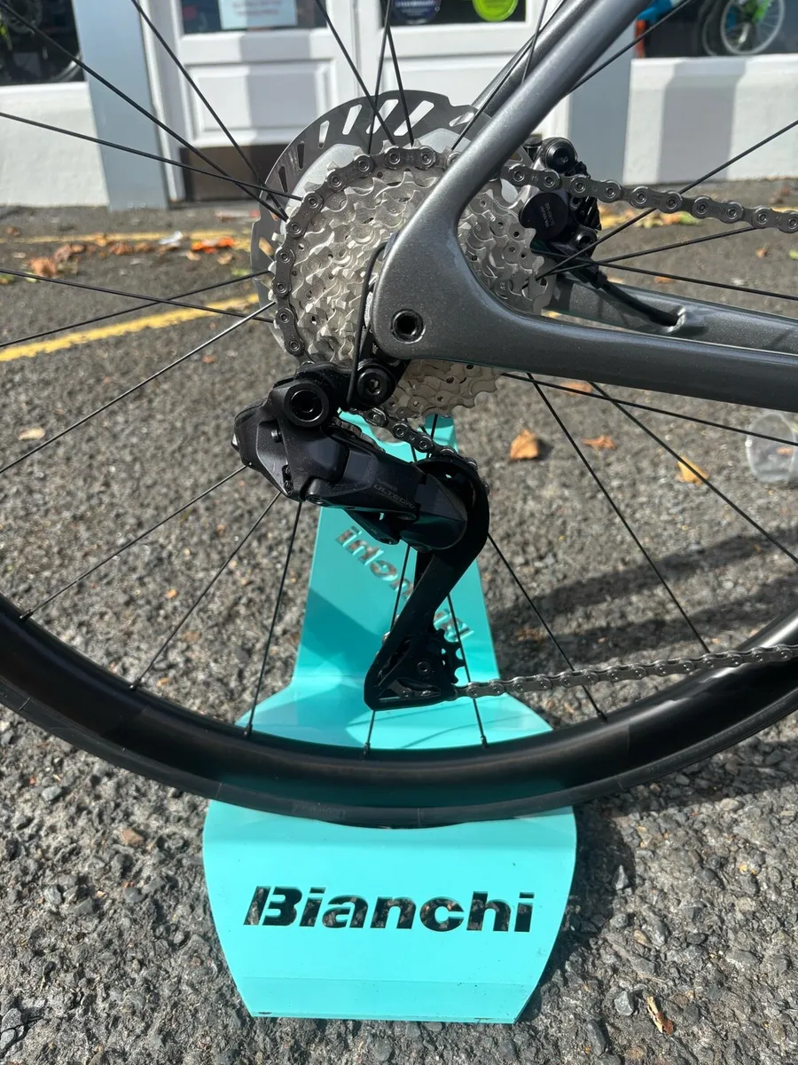 Bianchi Specialisma Ultegra DI2 - Image 4