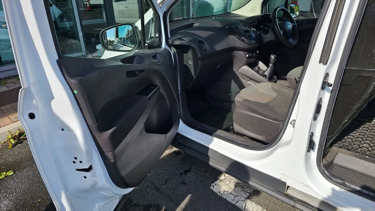Ford Transit Courier 2015 - Image 4