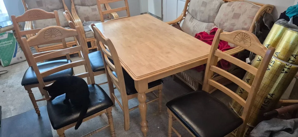 Dinning table with 6 chairs - Image 2