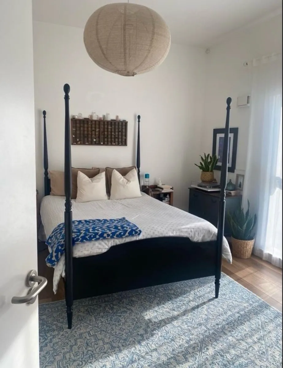 Double bed - Image 1