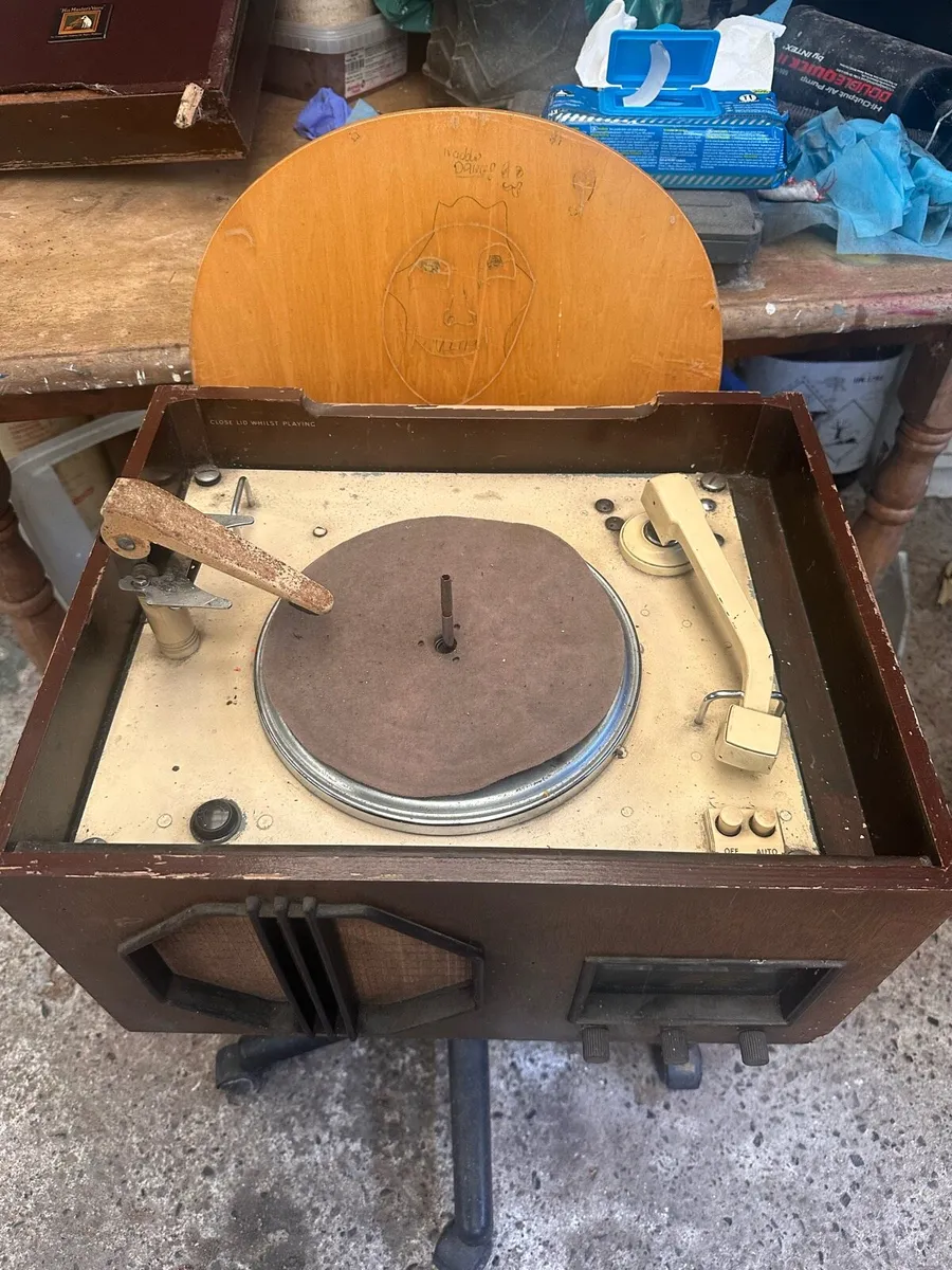His masters voice record player - Image 2