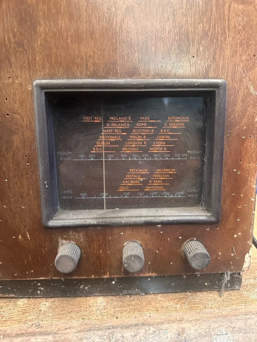His masters voice record player - Image 4