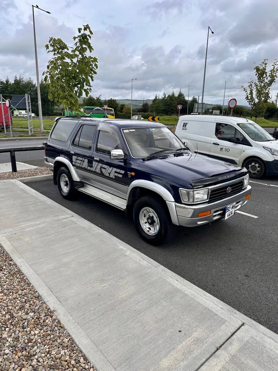 Toyota Hilux 1992 - Image 1