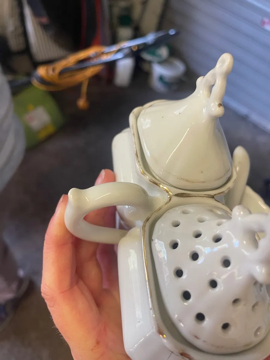 Beautiful fine China salt and sugar set - Image 2