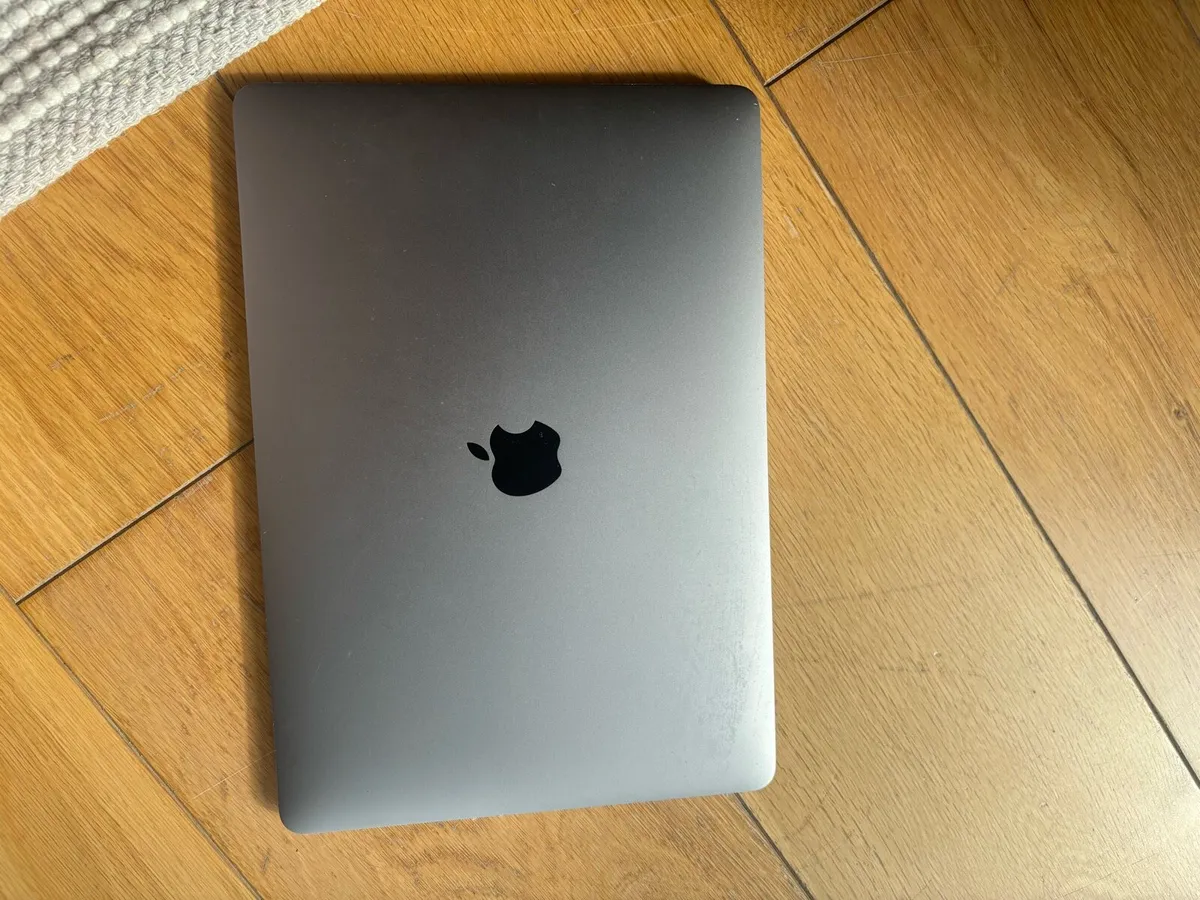 Apple MacBook Air (Retina, 13 inch, 2020) i3 - Image 2