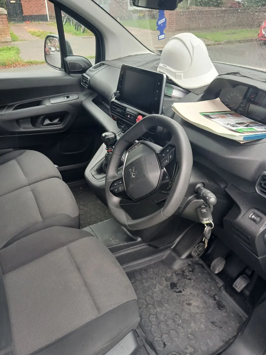 2022 Peugeot Partner professional plus - Image 2