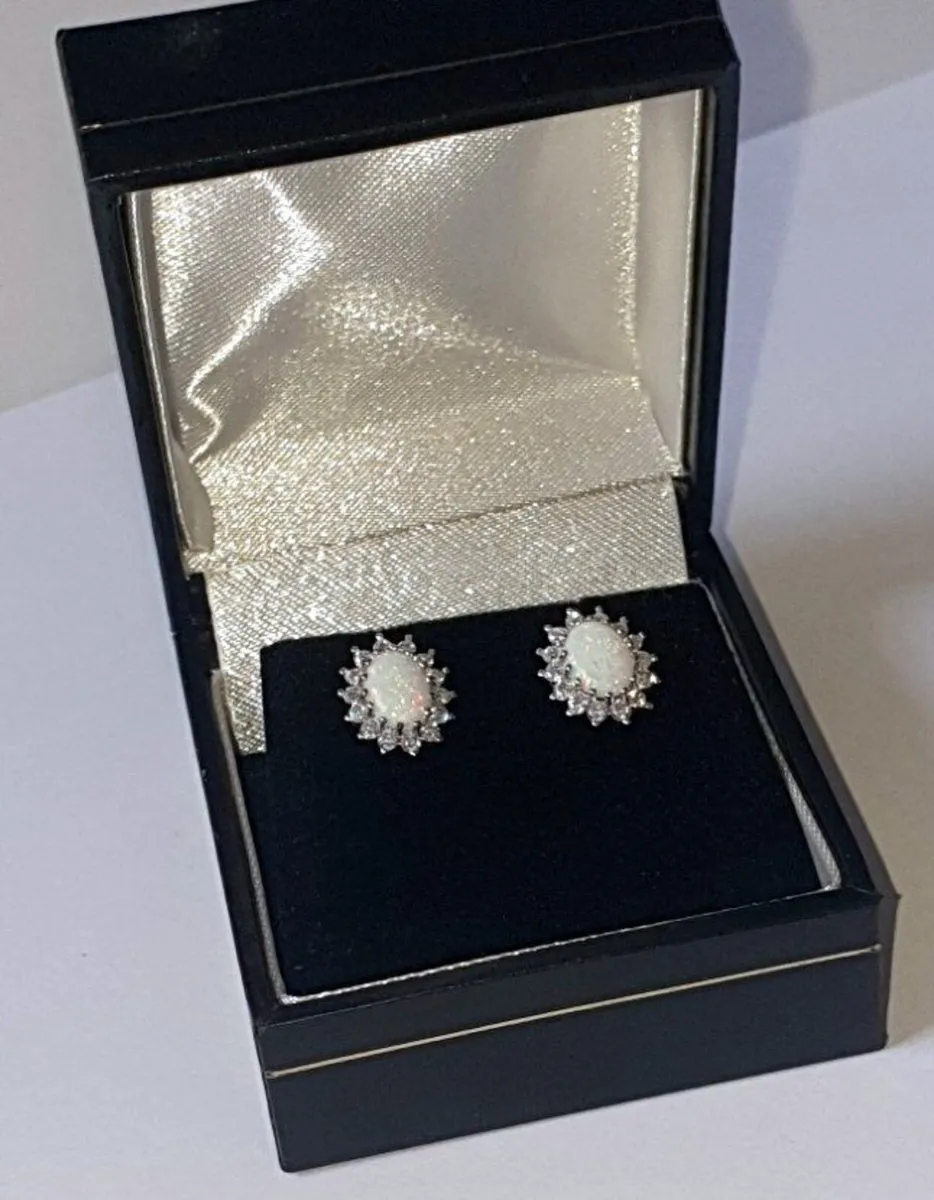 Vintage Hallmarked Silver Opal & Sapphire Clusters - Image 4