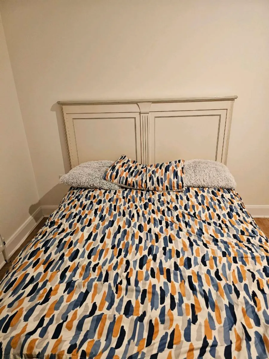 Queen size bed - Image 2
