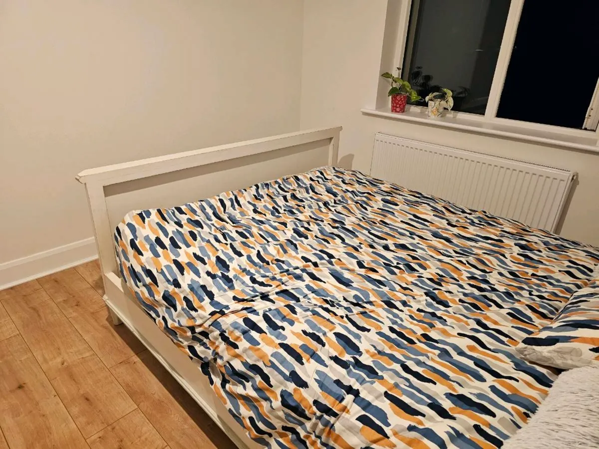 Queen size bed - Image 3