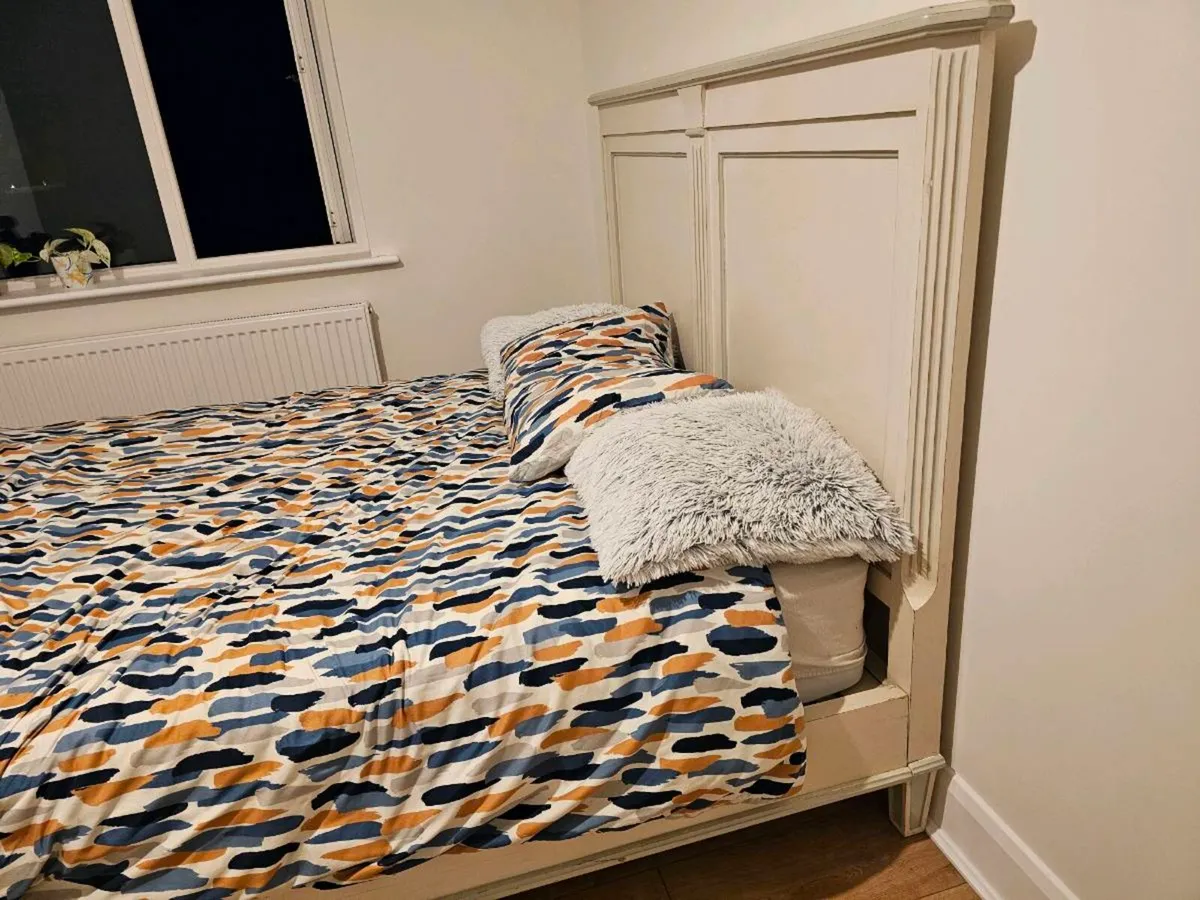Queen size bed - Image 4